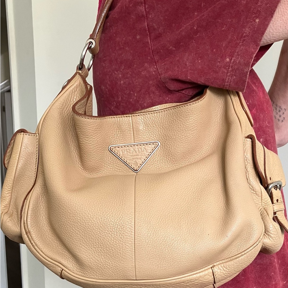 PRADA - VITELLO HOBO BAG 👜🌻